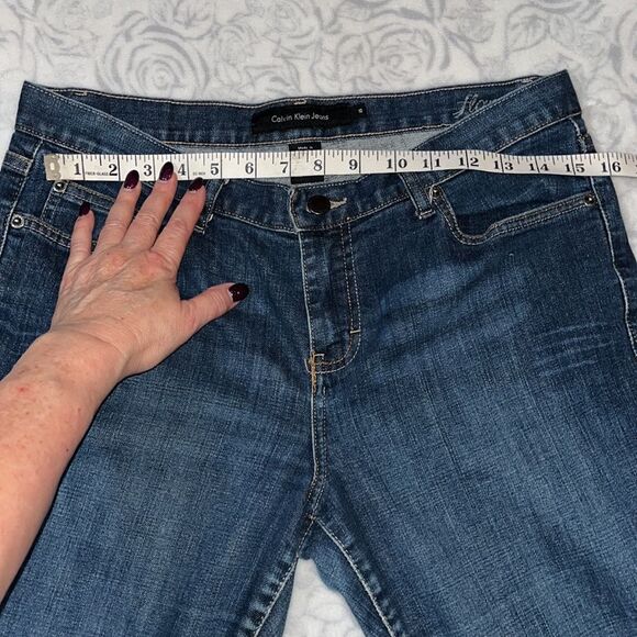 Calvin Klein Flared Jean. Size 10 - Picture 5 of 13